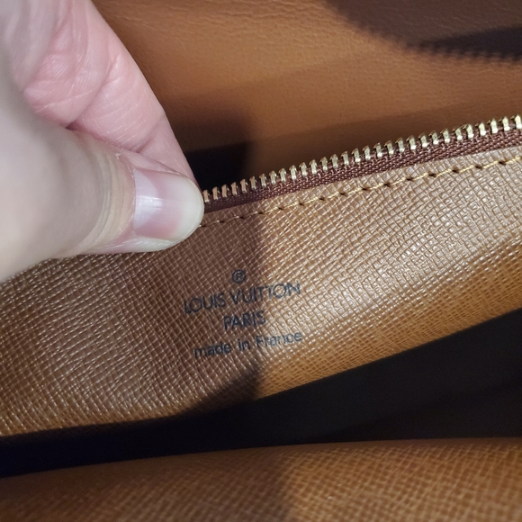 Authentic Louis Vuitton purse - Picture 9 of 15